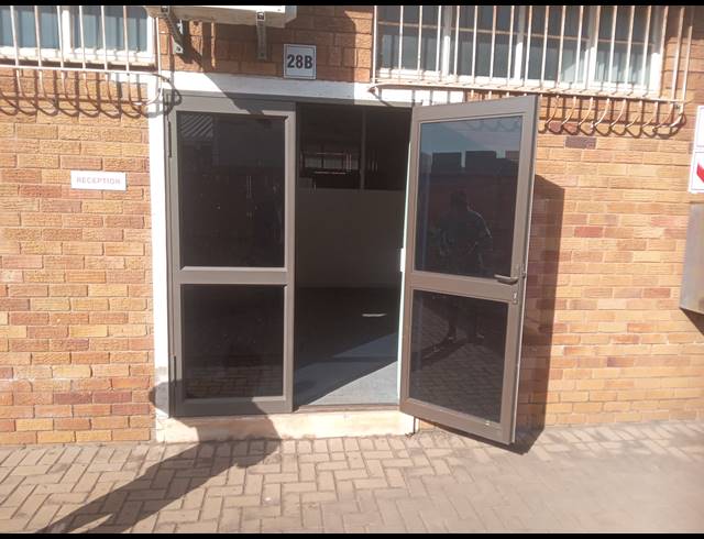 348M² BUILDING TO LET IN APEX